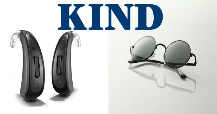 Das Logo Kind mit einem Bild von Hörgeräten und ein Bild von einer Sonnenbrille. 