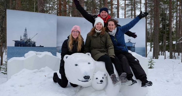 vier Studentinnen des Augenoptik/Optometrie Studiengangs in Oulu Finnland