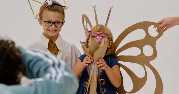 DOZ Shooting Kids+Teens: Kinder haben sich als Schmetterling und Wissenschaftler verkleidet