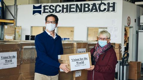 Eschenbach-CEO Dr. Jörg Zobel und Brigitte Nachtmann-Leitl, Vorstand Vision for the World e.v.