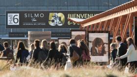 Besucher strömen in die Ausstellungshallen der Silmo in Paris.