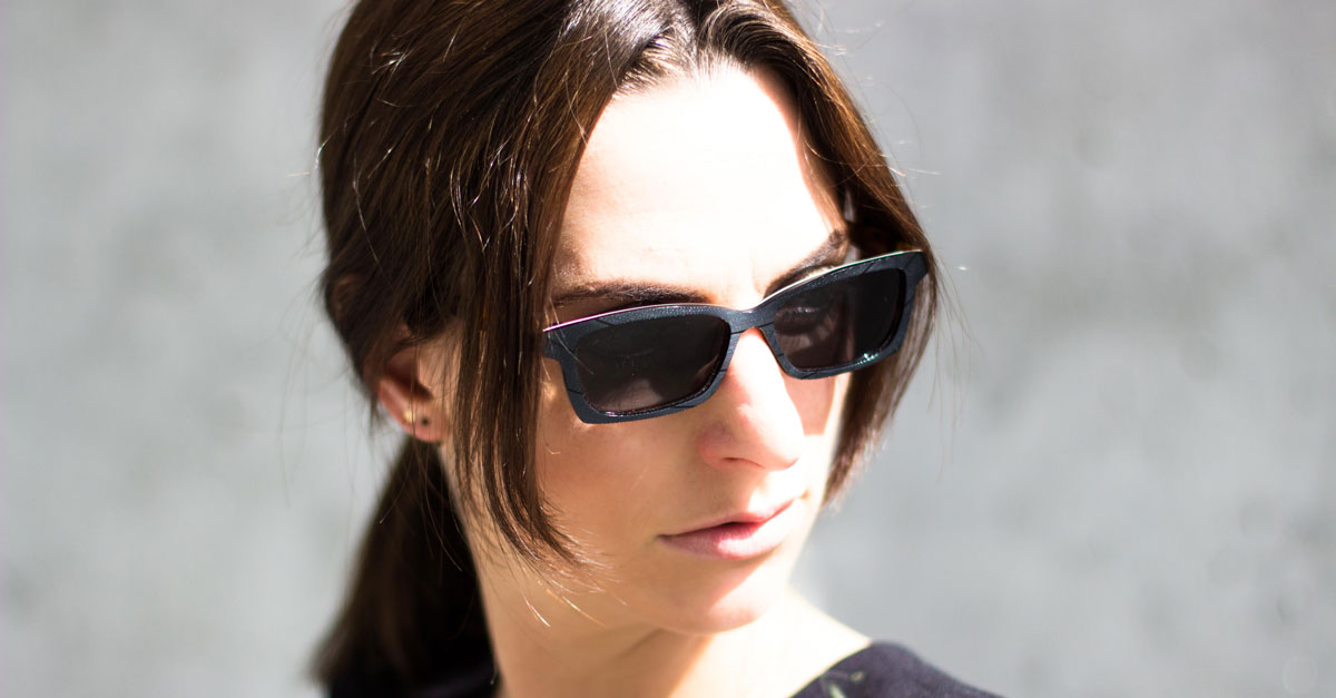 Jennifer Bitsche trägt eine Matrix-Brille
