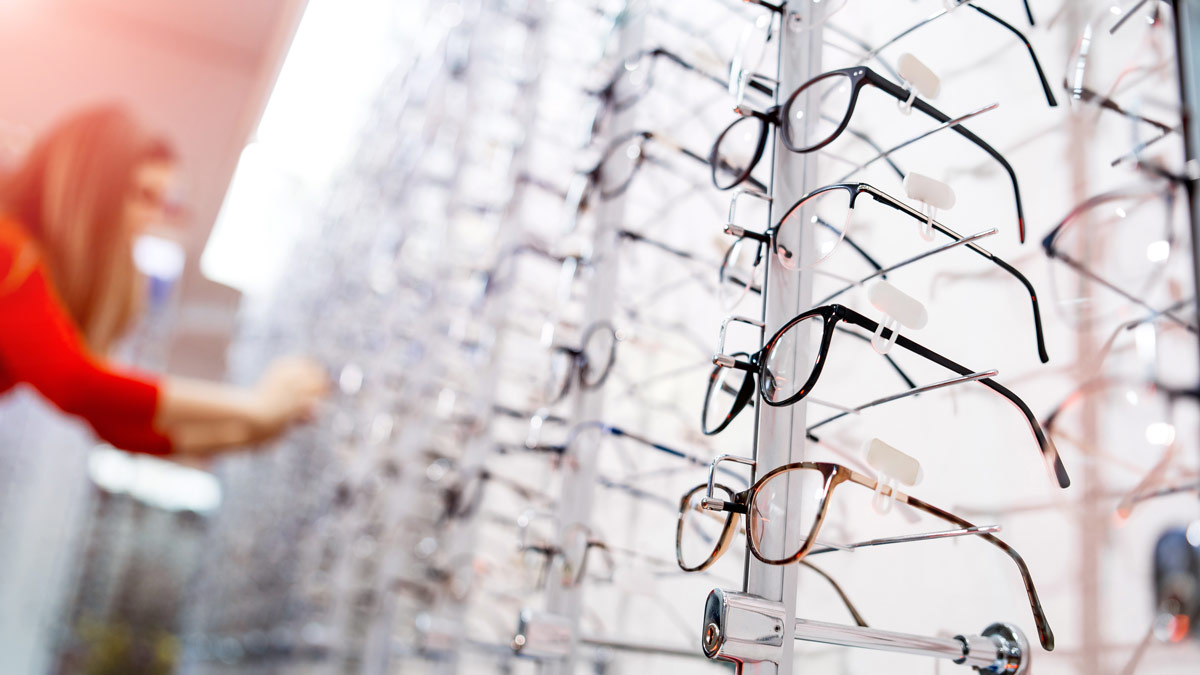 Brillenpräsentation beim Augenoptiker