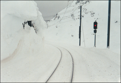 Stark beschneite Straßed