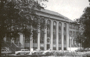 Schulgebäude am Carl-Zeiss-Platz 