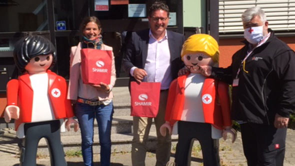 Übergabe Shamir Schutzbrillen an das bayrische rote Kreuz