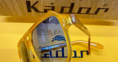 Sonnenbrille mit gelber Acetatfassung