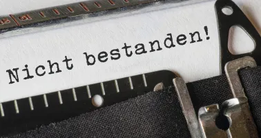 Blatt mit Text Prüfung nicht bestanden