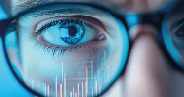 Auge schaut durch Brillenglas