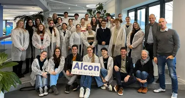 Studierende der EAH bei Alcon