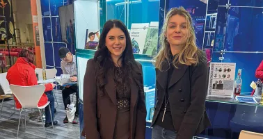 Eva Trummer-Held und Katharina Jansen auf der Opti