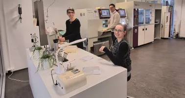Team von Alles Brille in der gläsernen Manufaktur