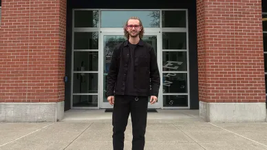 studierender der HS Aalenm vor der Pacific University