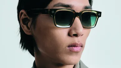 Portrait eines Mannes mit Sonnenbrille