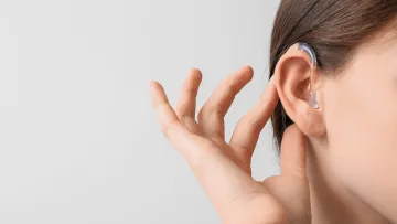 Hörgerät am Ohr