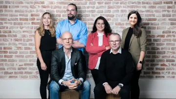 Gruppenbild mit Mitarbeitern der Evex Group