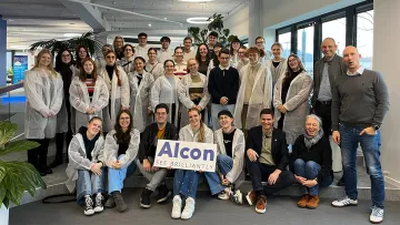 Studierende der EAH bei Alcon
