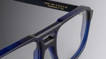 Anschnitt einer blauen Acetatbrille