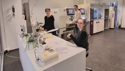 Team von Alles Brille in der gläsernen Manufaktur