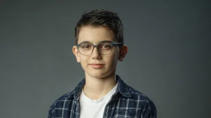 Junge mit Korrektionsbrille