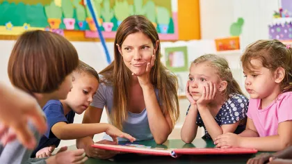 Erzieherin mit Kinder