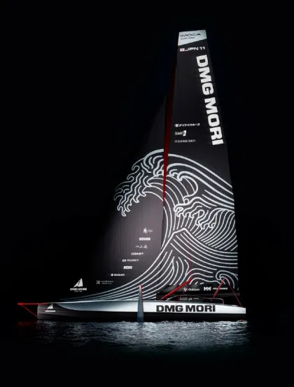 Seegelboot bei Nacht