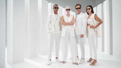 Vier Models mit Sonnenbrillen aus unterschiedlichen Linien