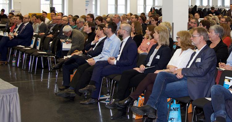 Mehr als 200 Teilnehmer beim 2. INTERBILD Symposium in der Aula der EAH Jena. 