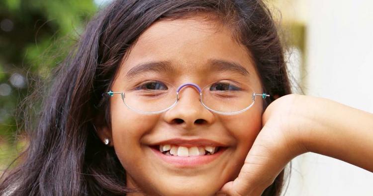 Kind mit Ein Dollar Brille