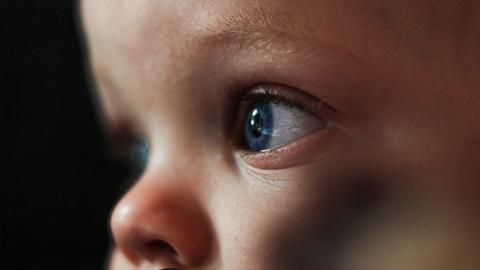 Kind mit blauen Augen