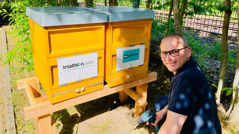 Matthias Köste baut zwei Bienenstöcke