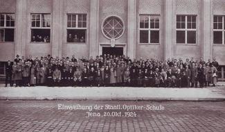 Einweihung des neuen Gebäude der staatlichen Optiker Schule Jena am 20. Oktober 1924.