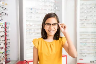 Kind mit Brille