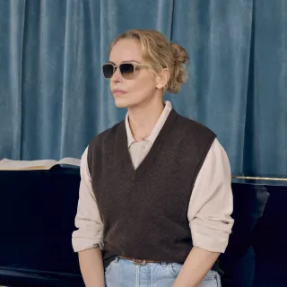 Nina Hoss mit Sonnenbrille