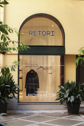 Schaufenster von Akoni und Retori