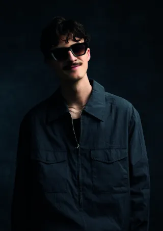 Mann mit Sonnenbrille