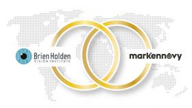 Logos von Mark'ennovy und Brien Holden Institut auf einer Weltkarte