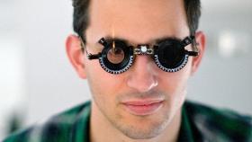 Augenoptik-Auszubildener
